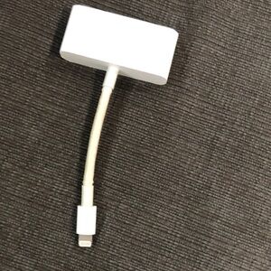 Apple lightning to VGA adaptor